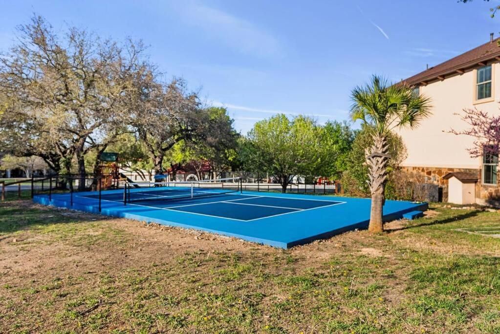 Pet Friendly Retreat In With Pool-backyard Holiday home Austin