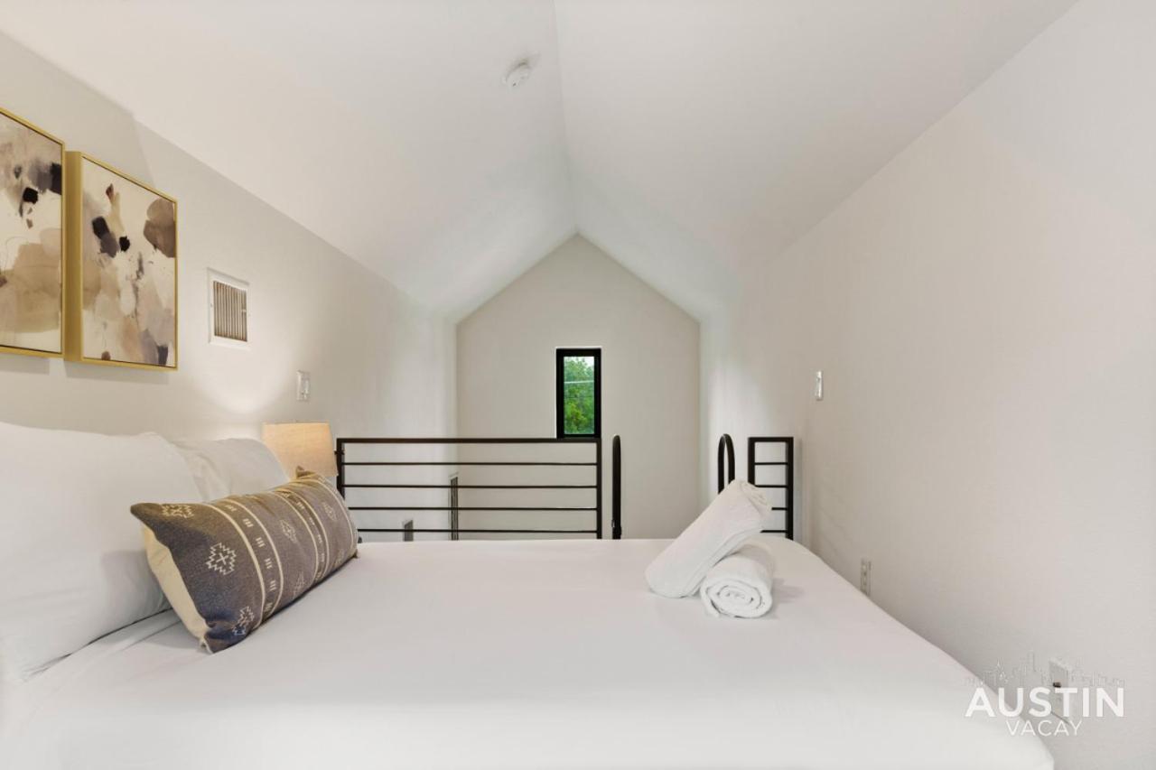Stylish Boho Loft W Free Prkg With Luxurious King Bed * Austin