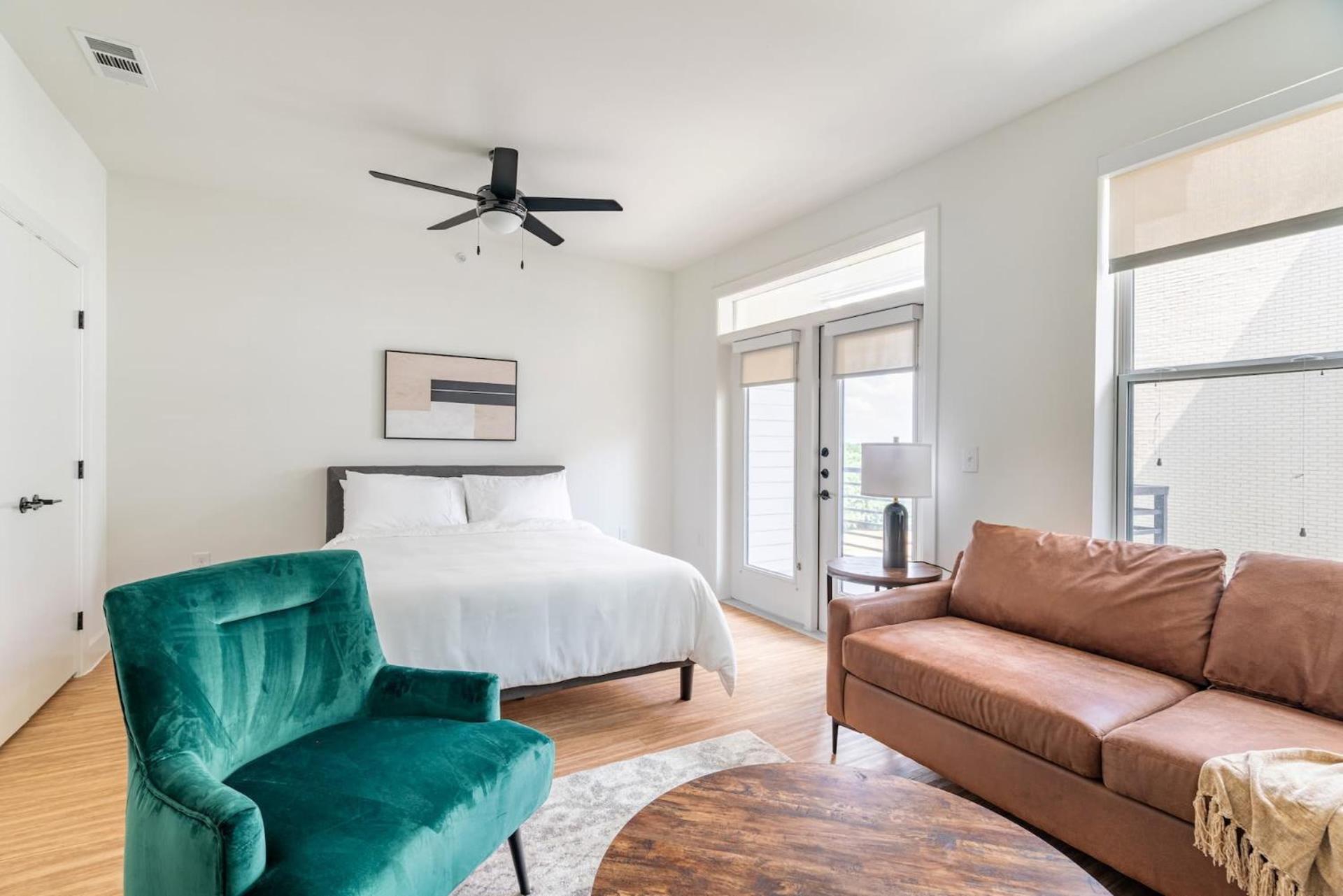 Apartment Downtown With Pool And Trail Access *