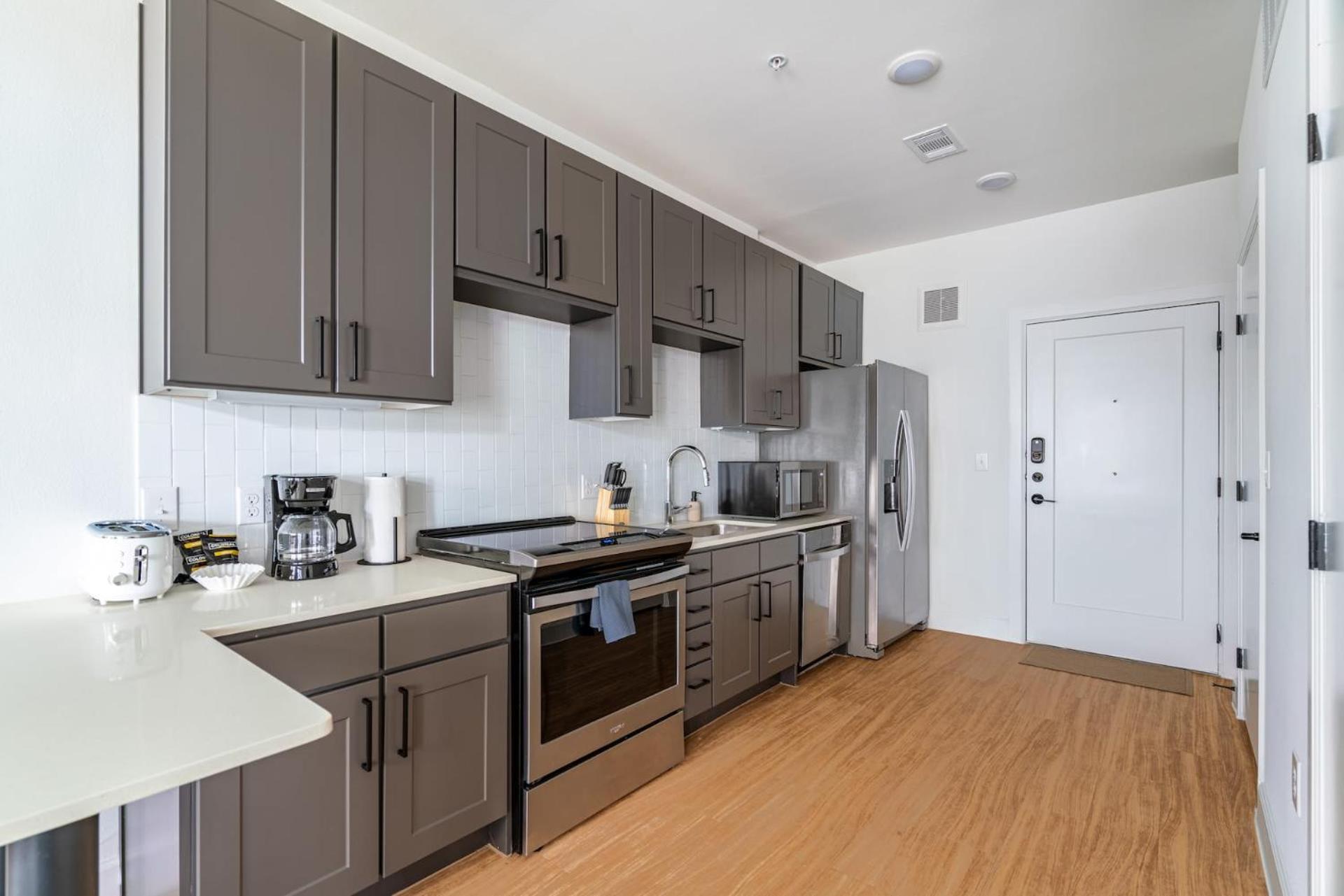 Apartment Downtown With Pool And Trail Access