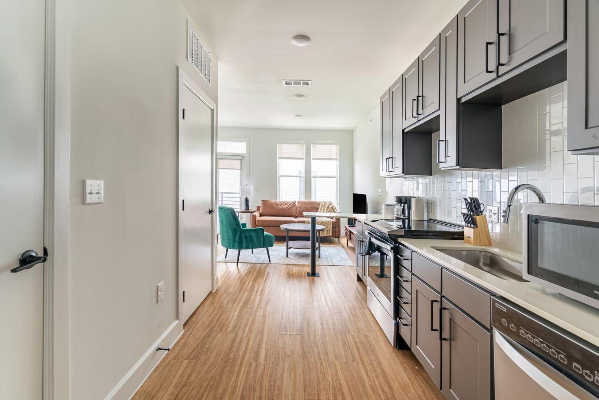 Downtown With Pool And Trail Access Apartment Austin