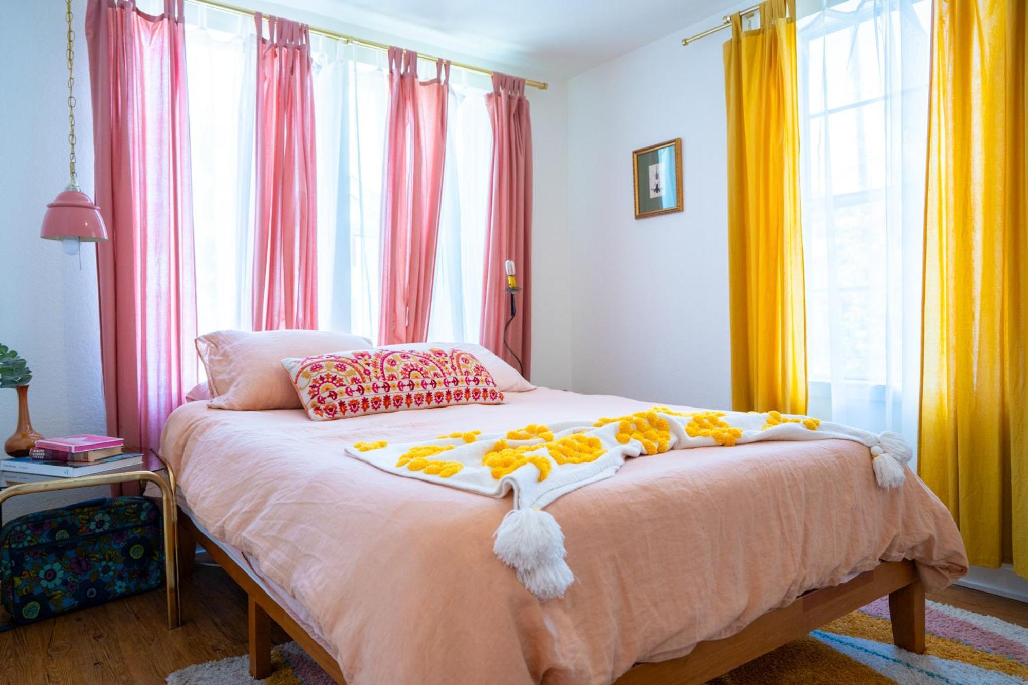 Stylish, Artsy Eastside Holiday home *