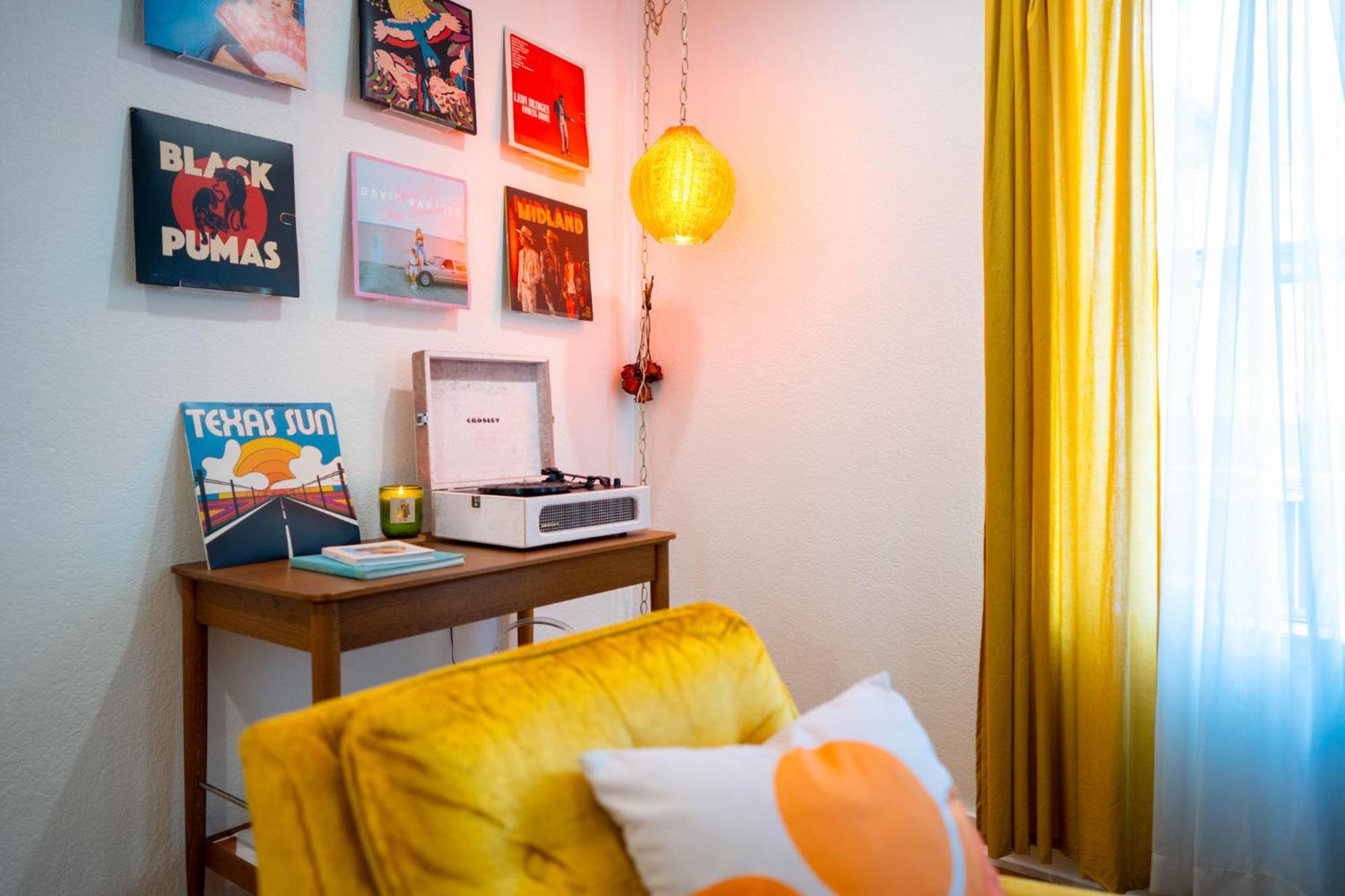 Stylish, Artsy Eastside Holiday home *