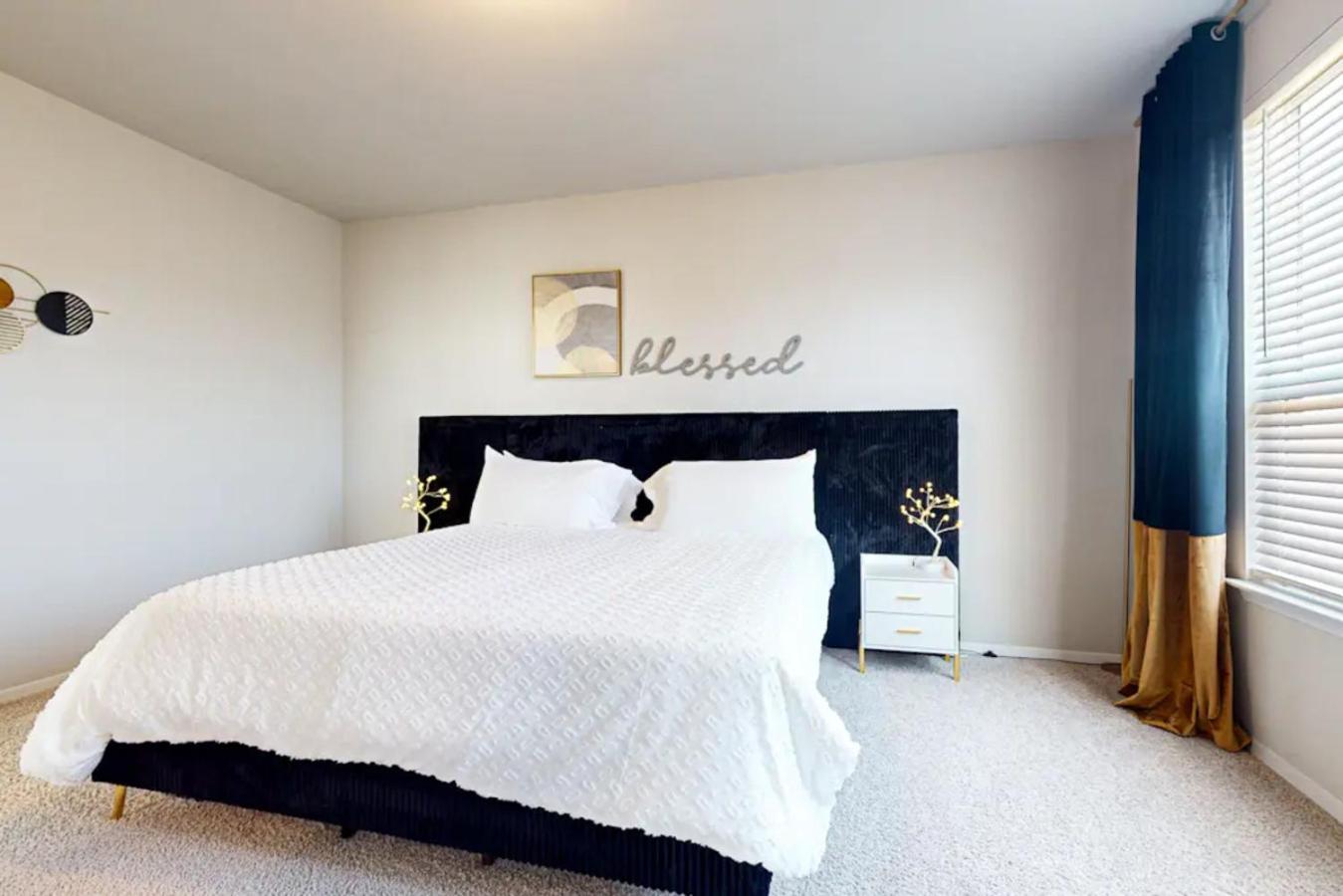 Modern & Stylish Retreat Near Downtown- New * Austin