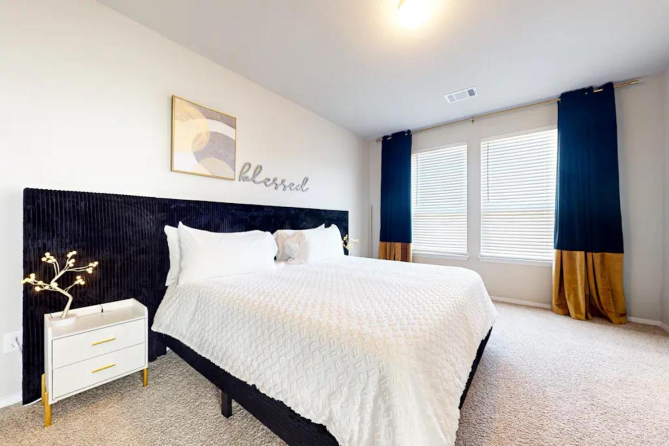 Modern & Stylish Retreat Near Downtown- New *