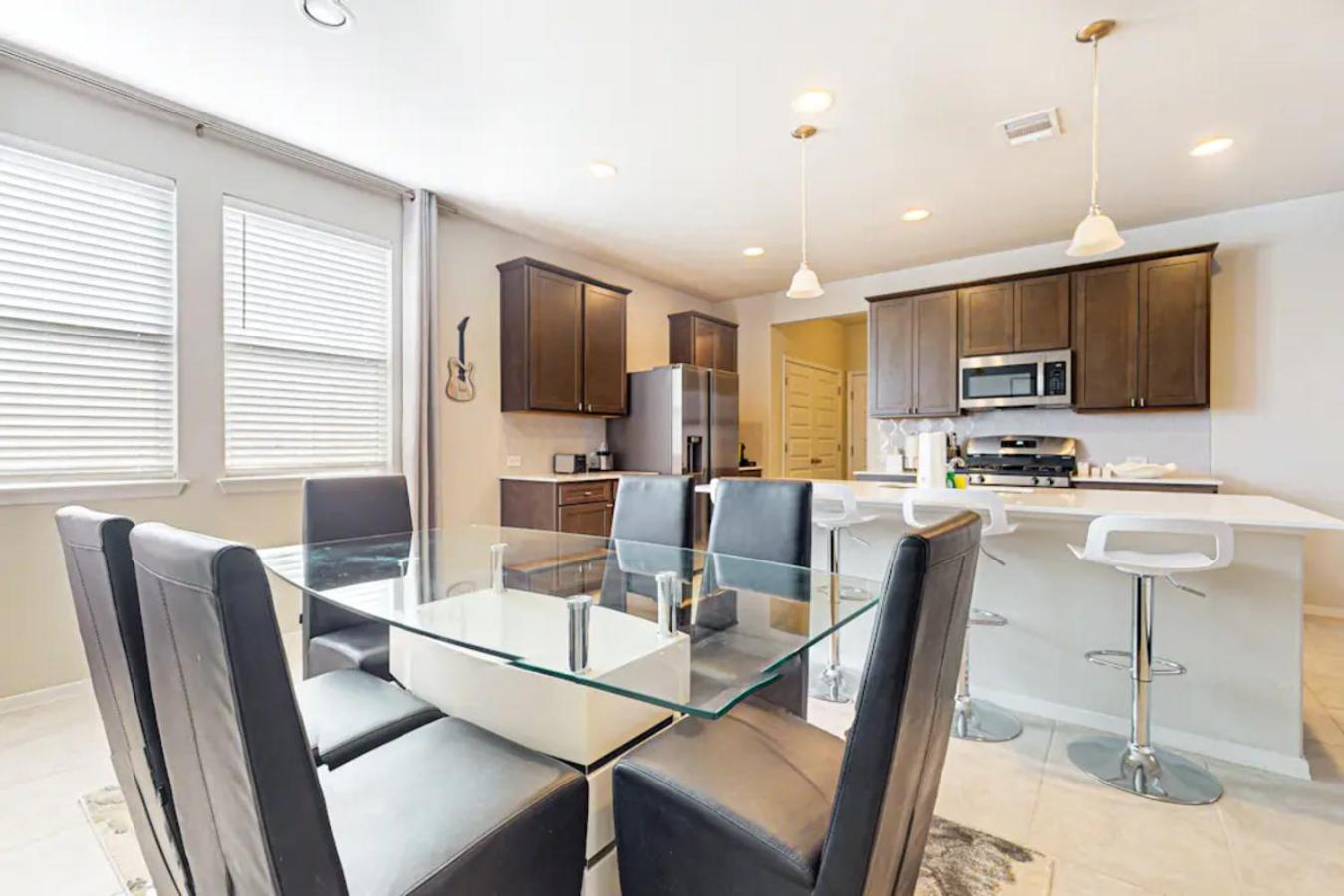 Holiday home Modern & Stylish Retreat Near Downtown- New Austin