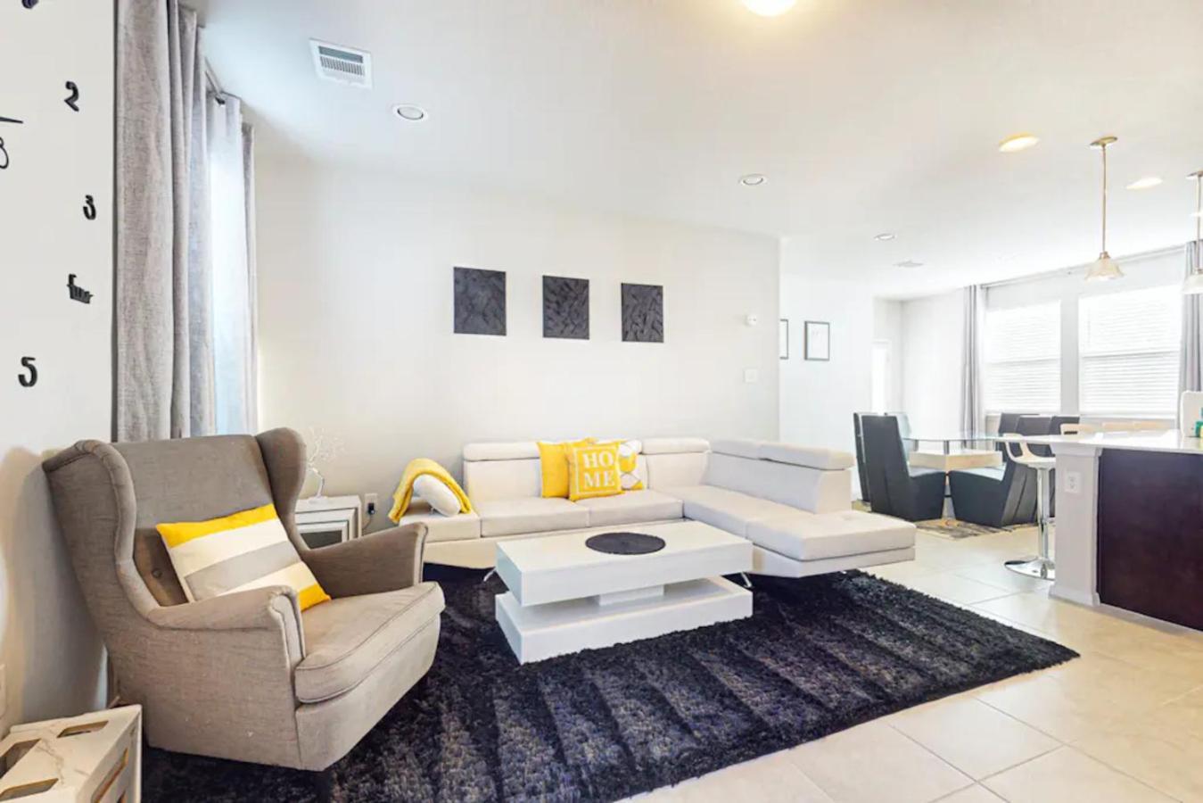 Modern & Stylish Retreat Near Downtown- New Holiday home *
