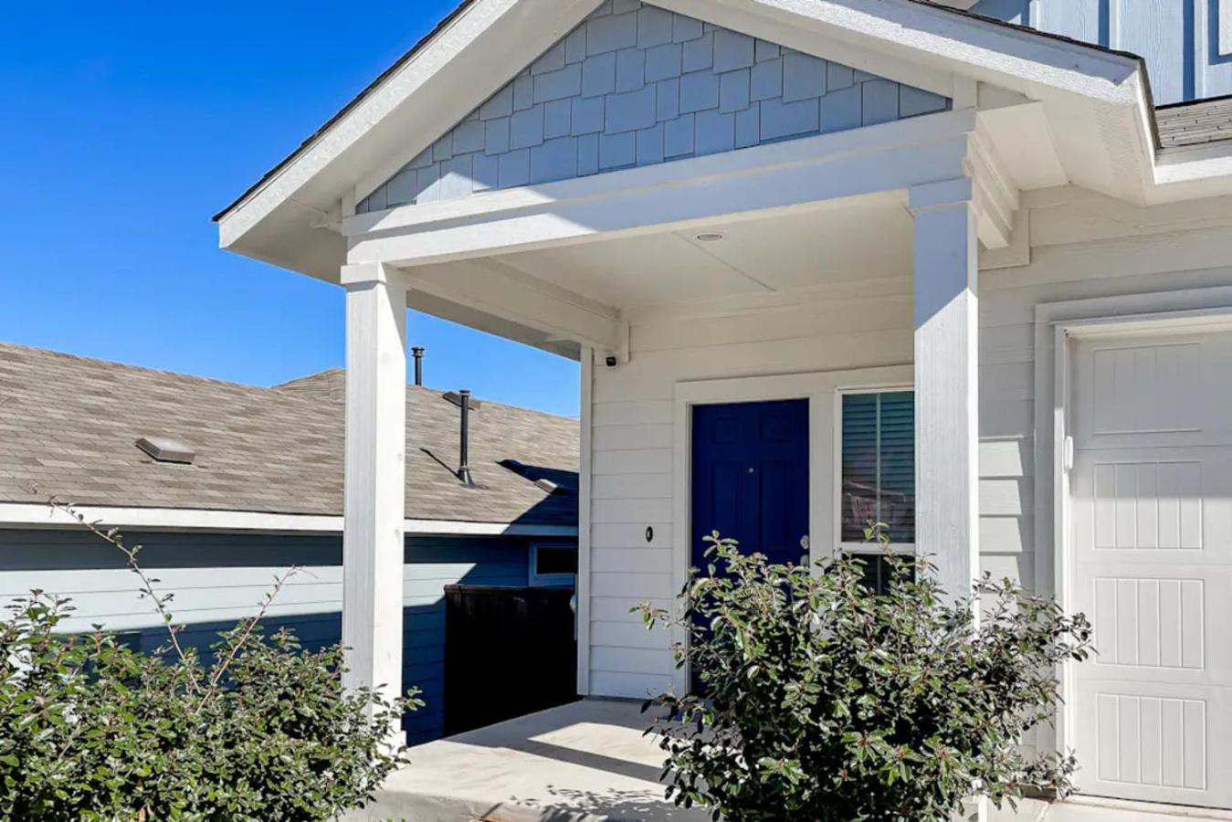 Holiday home Modern & Stylish Retreat Near Downtown- New