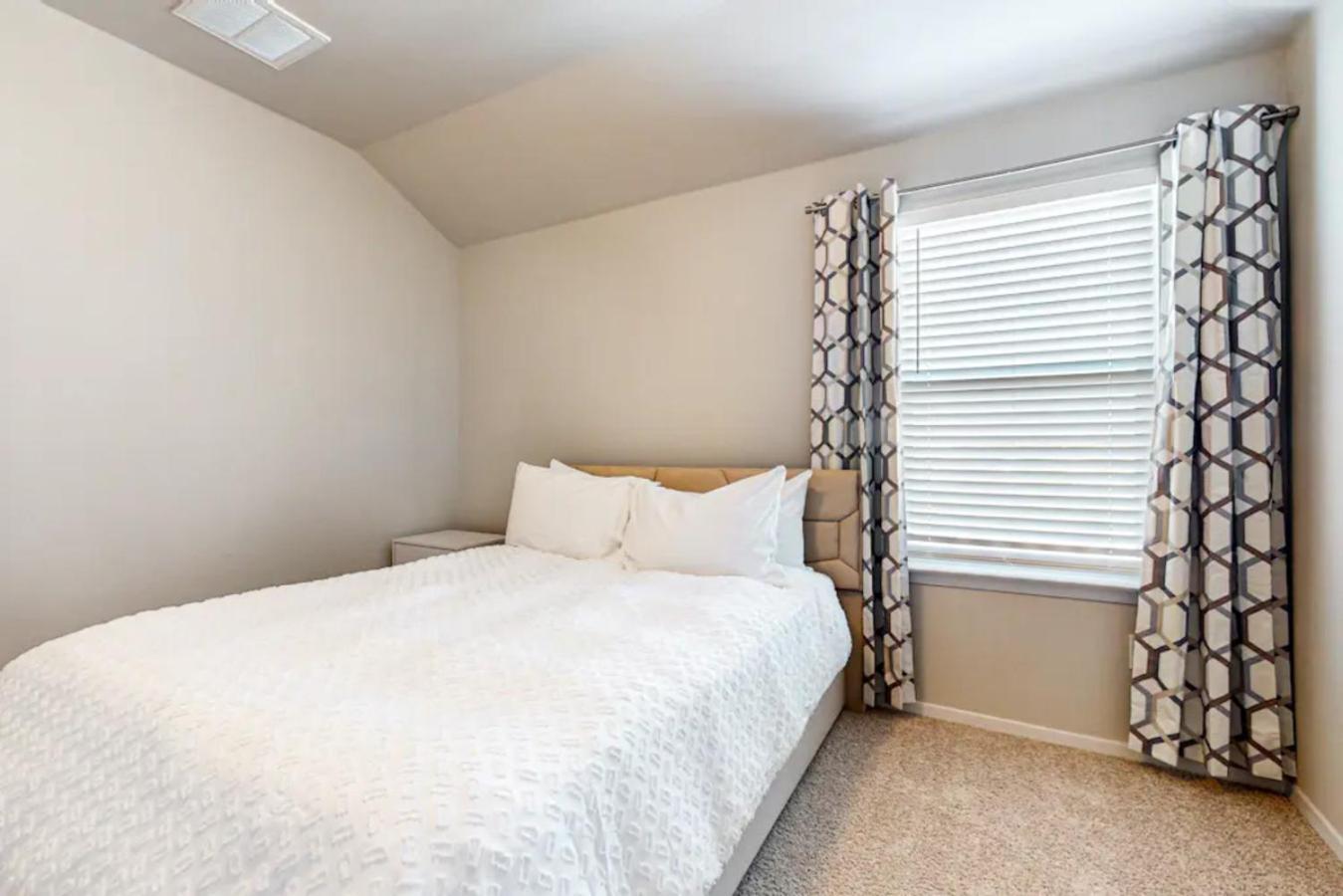 Holiday home Modern & Stylish Retreat Near Downtown- New Austin