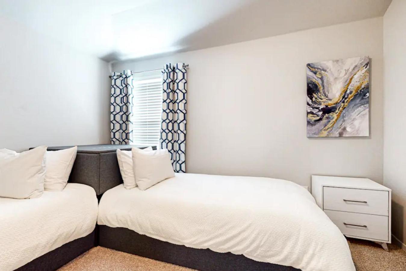 Modern & Stylish Retreat Near Downtown- New *