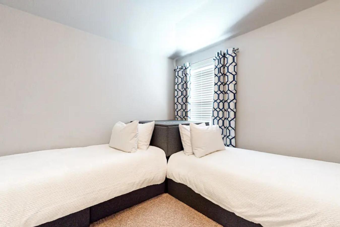 Modern & Stylish Retreat Near Downtown- New Holiday home
