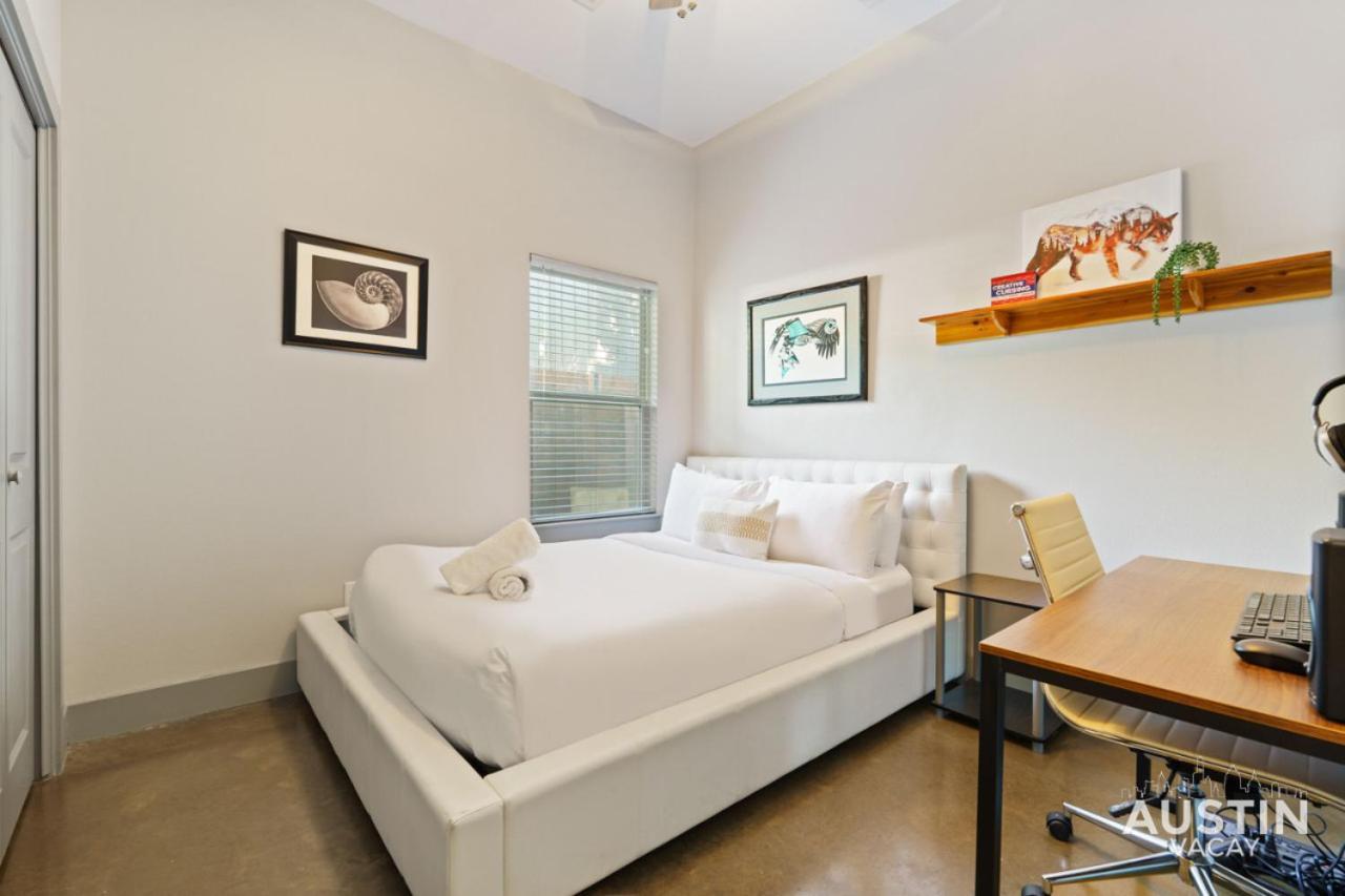 Holiday home Hot Tub Hideaway An Incredible Hangout Amenities Austin
