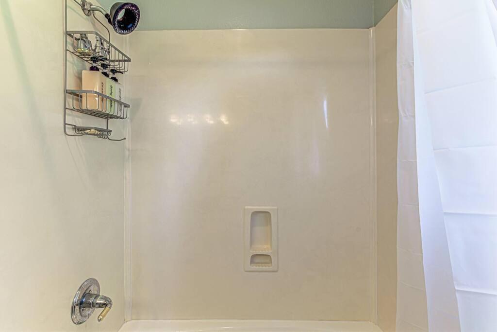 New Listing! 4 Bdrm Hill Country With Pool Holiday home Austin