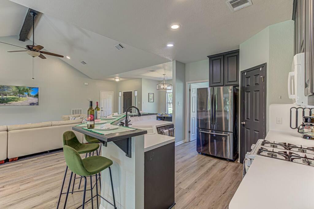 New Listing! 4 Bdrm Hill Country With Pool *