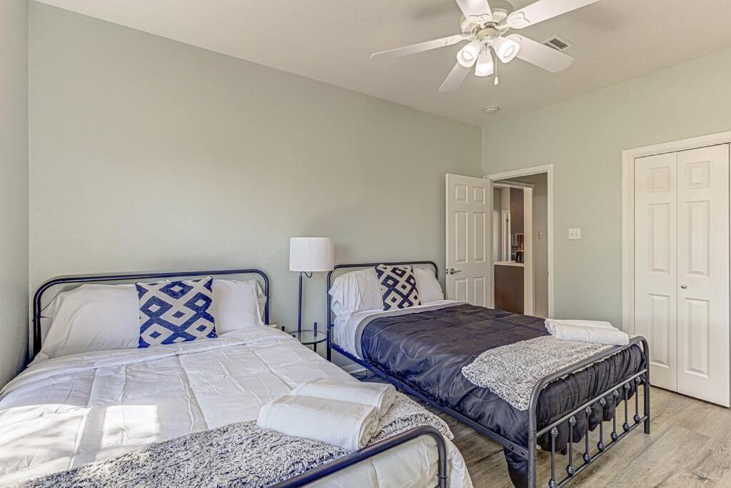 Holiday home New Listing! 4 Bdrm Hill Country With Pool