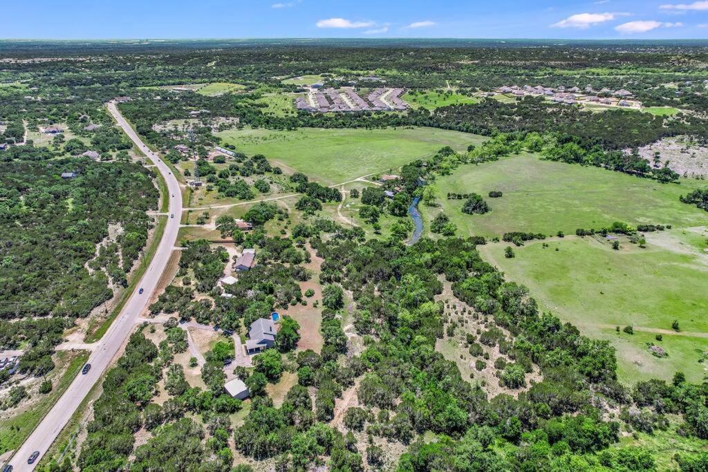 New Listing! 4 Bdrm Hill Country With Pool Holiday home Austin