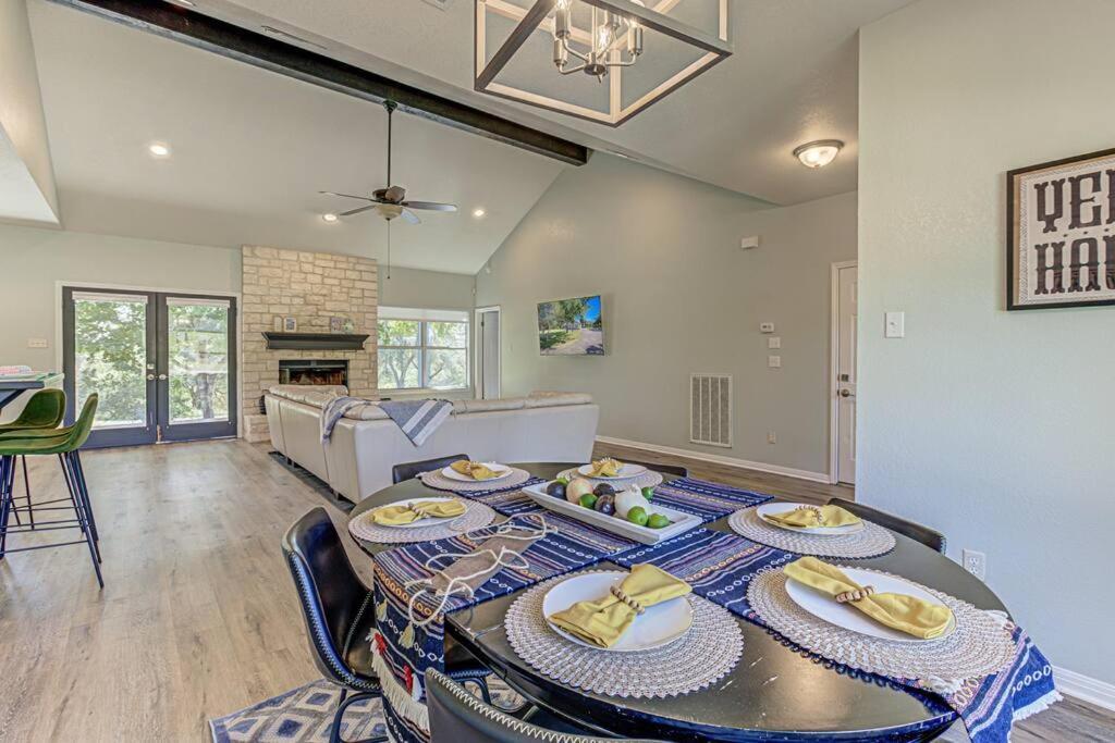 New Listing! 4 Bdrm Hill Country With Pool Holiday home