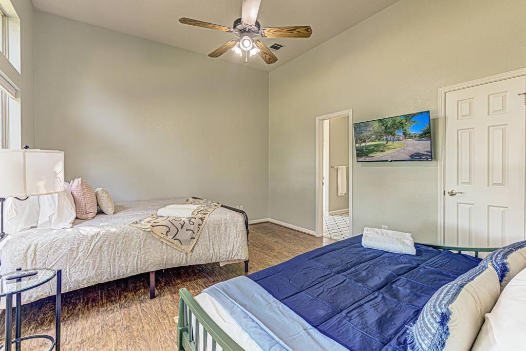 New Listing! 4 Bdrm Hill Country With Pool