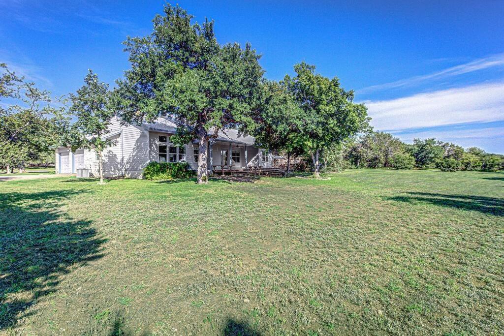 Holiday home New Listing! 4 Bdrm Hill Country With Pool