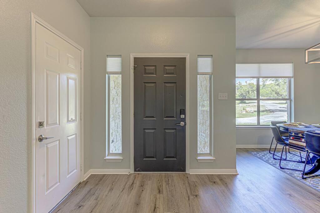 New Listing! 4 Bdrm Hill Country With Pool Austin