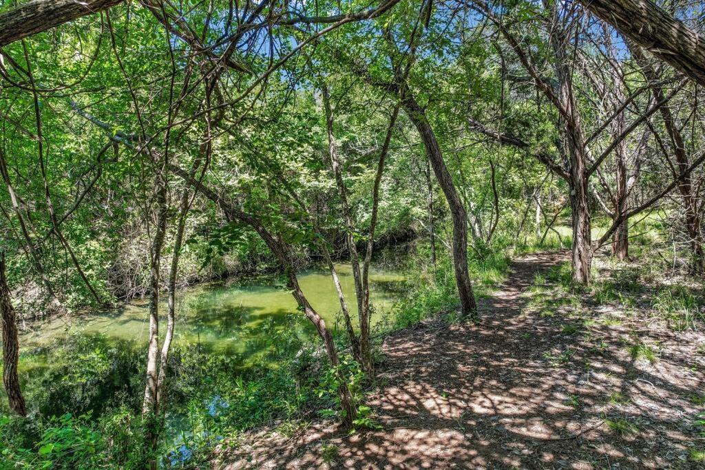 New Listing! 4 Bdrm Hill Country With Pool Holiday home