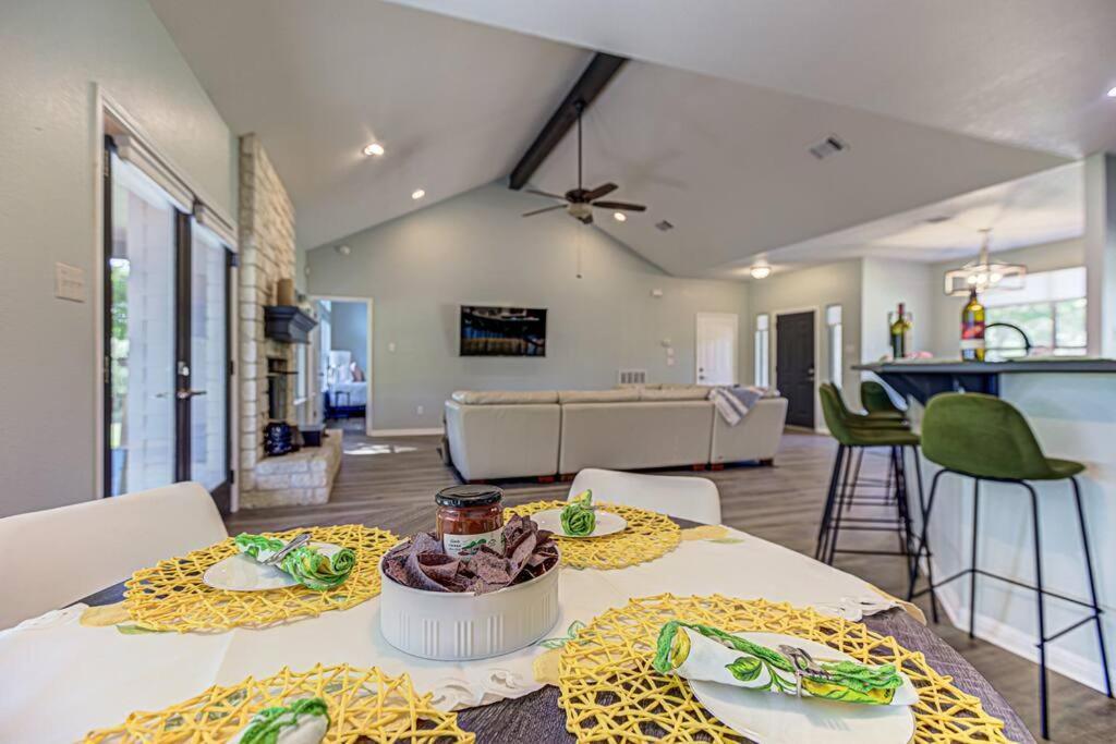Holiday home New Listing! 4 Bdrm Hill Country With Pool *