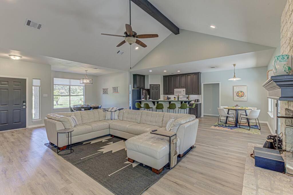 Holiday home New Listing! 4 Bdrm Hill Country With Pool Austin