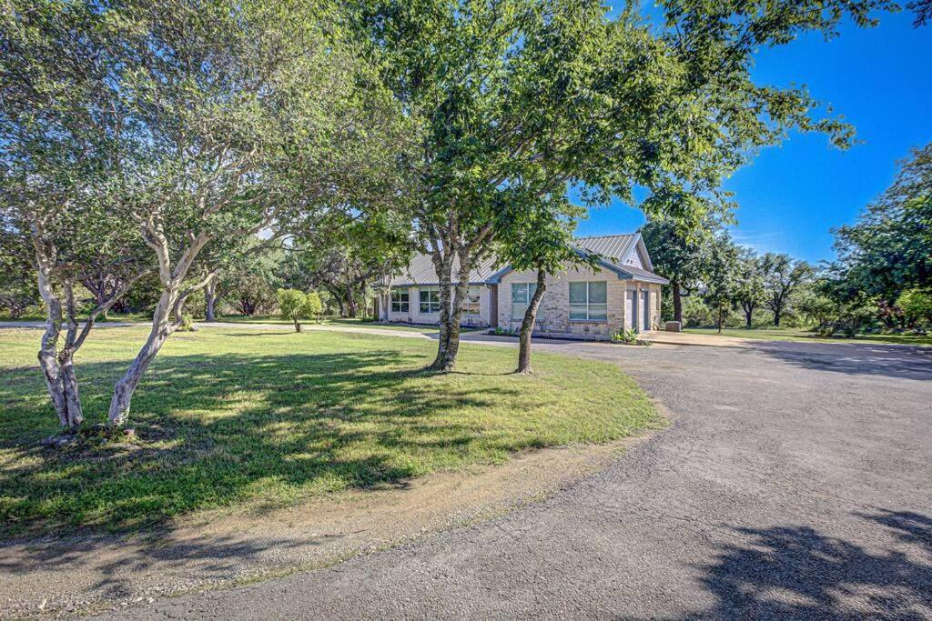 New Listing! 4 Bdrm Hill Country With Pool *
