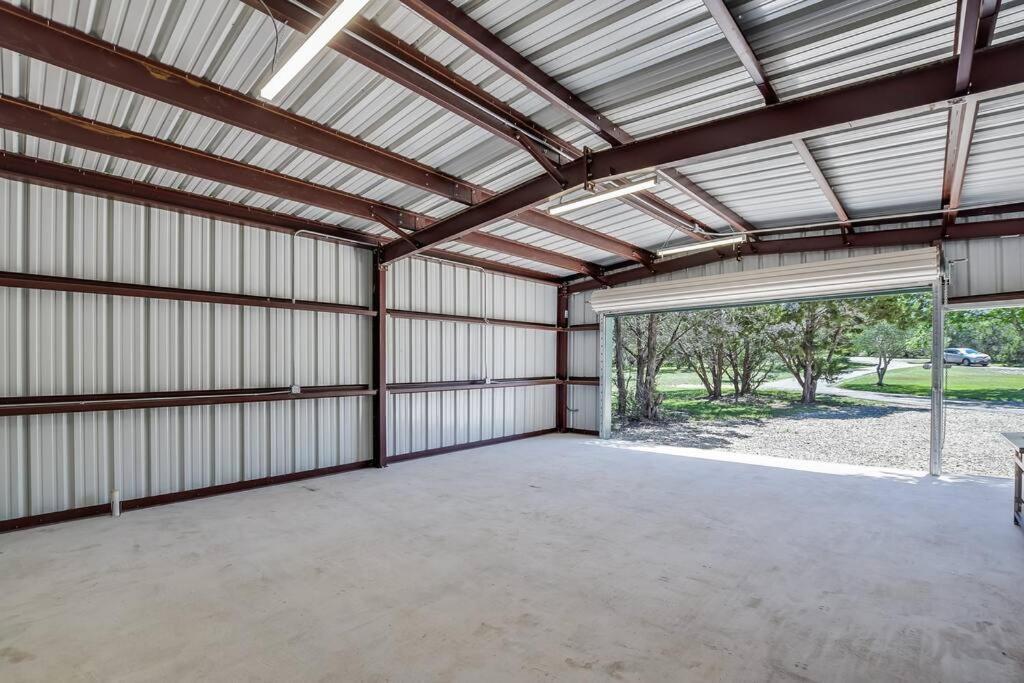 New Listing! 4 Bdrm Hill Country With Pool Holiday home *