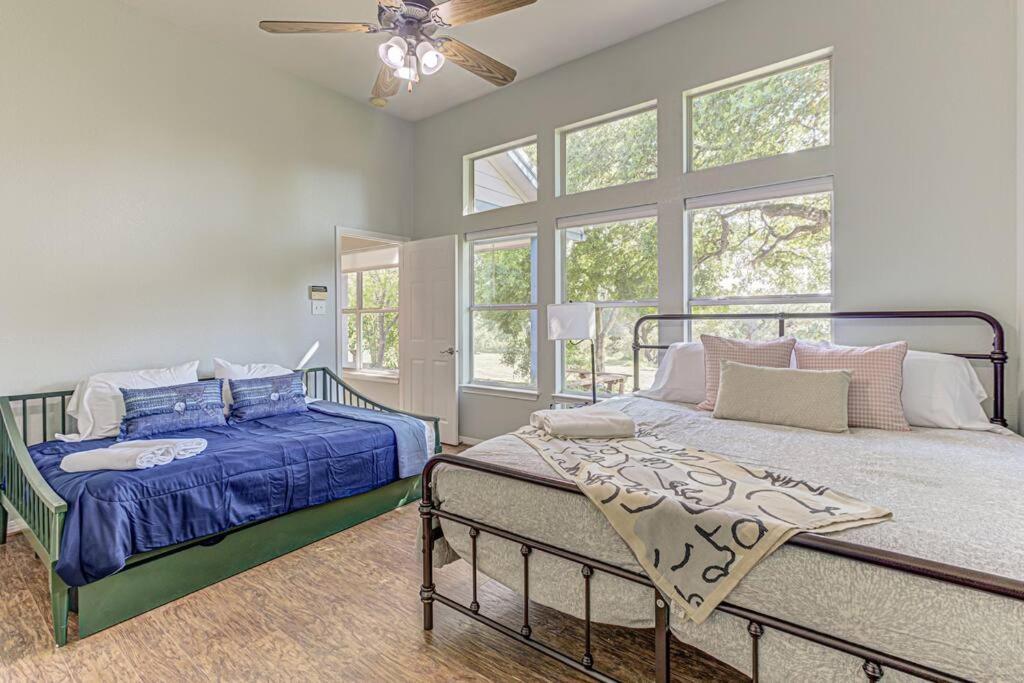 Holiday home New Listing! 4 Bdrm Hill Country With Pool *