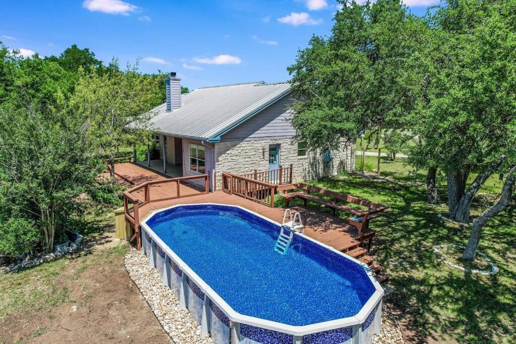 New Listing! 4 Bdrm Hill Country With Pool Holiday home *