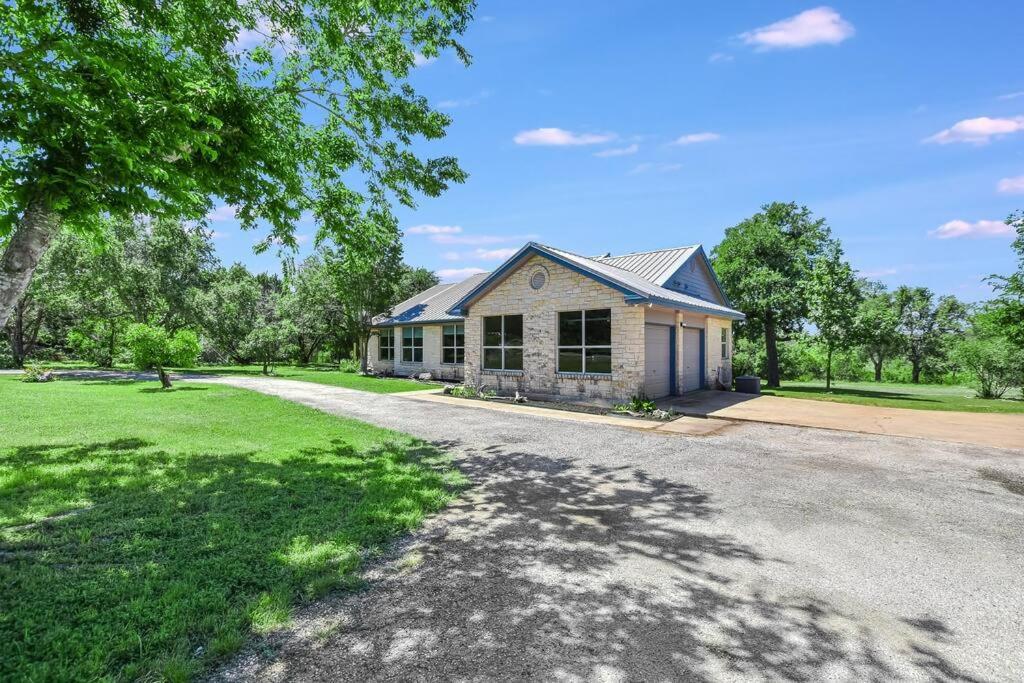 New Listing! 4 Bdrm Hill Country With Pool Holiday home Austin
