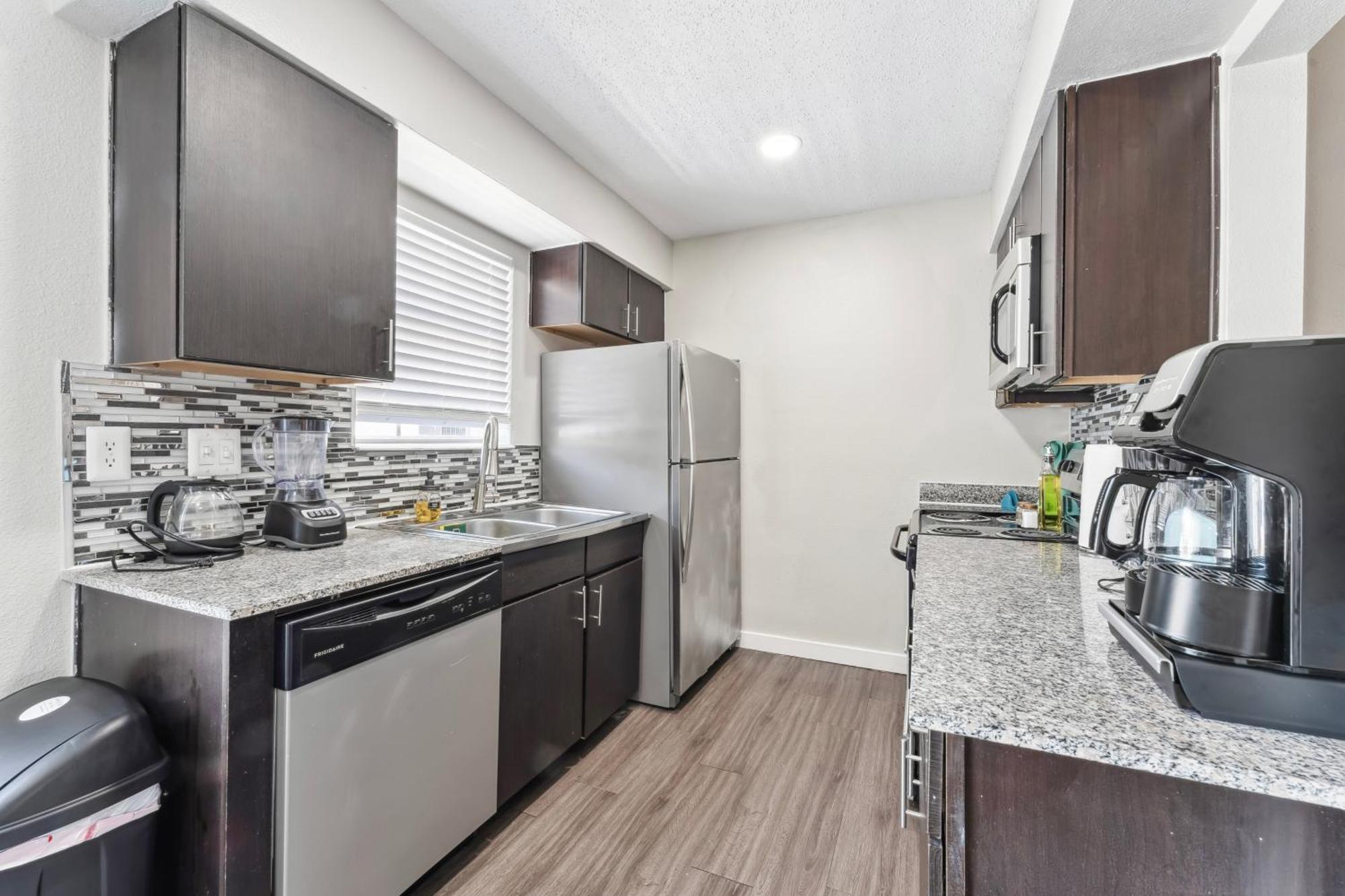 Economy King Bed W Pool, Next To Downtown * Austin