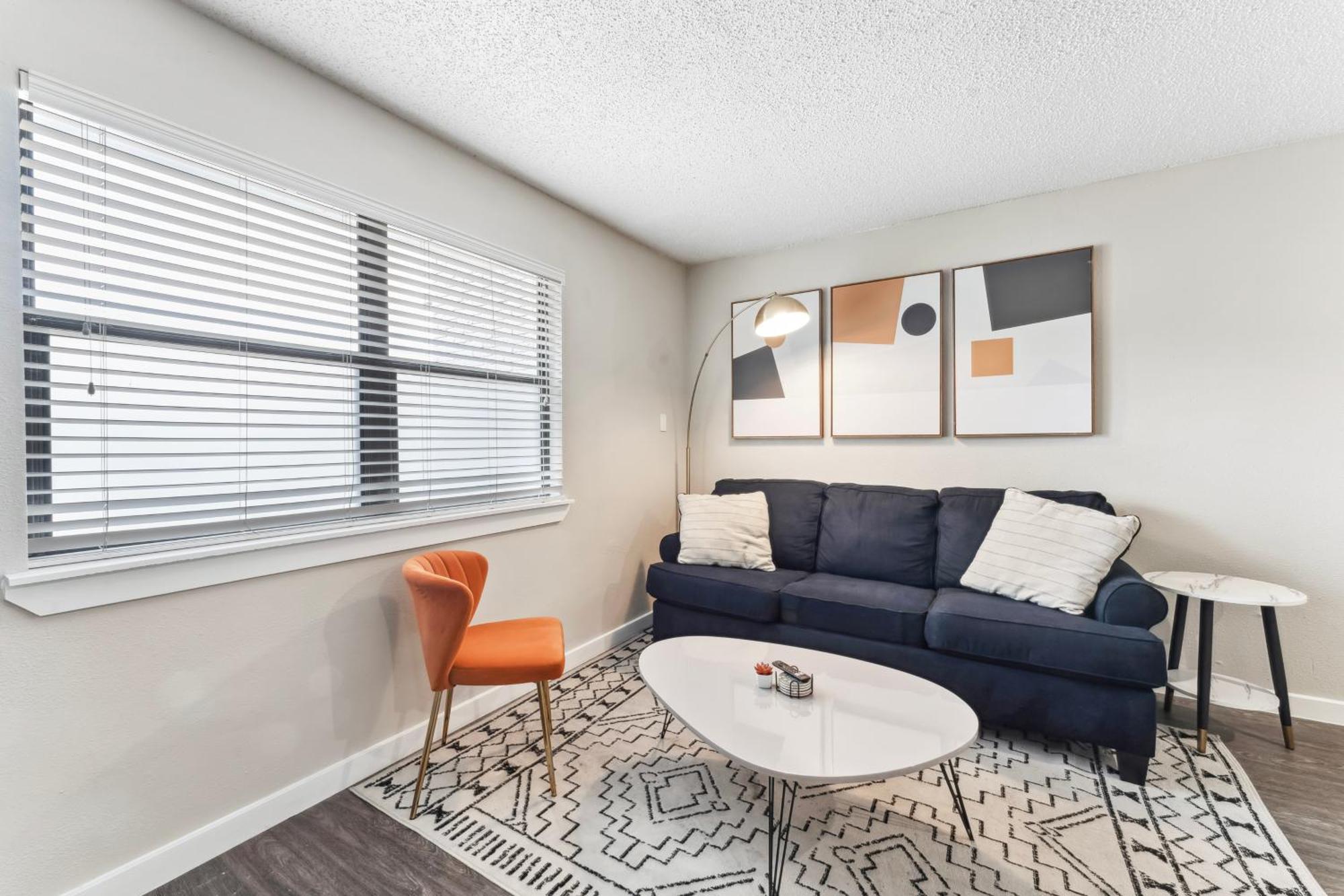 Economy King Bed W Pool, Next To Downtown *