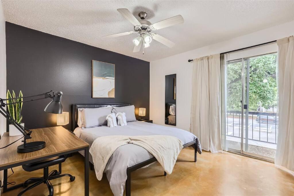 Your 2b Getaway - Walk Dtwn - Sleeps 6 - Pool And Prkg Apartment