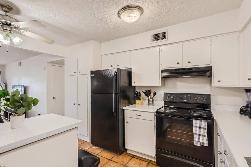 Apartment Your 2b Getaway - Walk Dtwn - Sleeps 6 - Pool And Prkg Austin