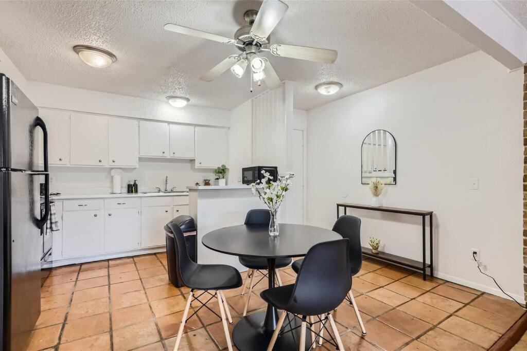 Apartment Your 2b Getaway - Walk Dtwn - Sleeps 6 - Pool And Prkg Austin