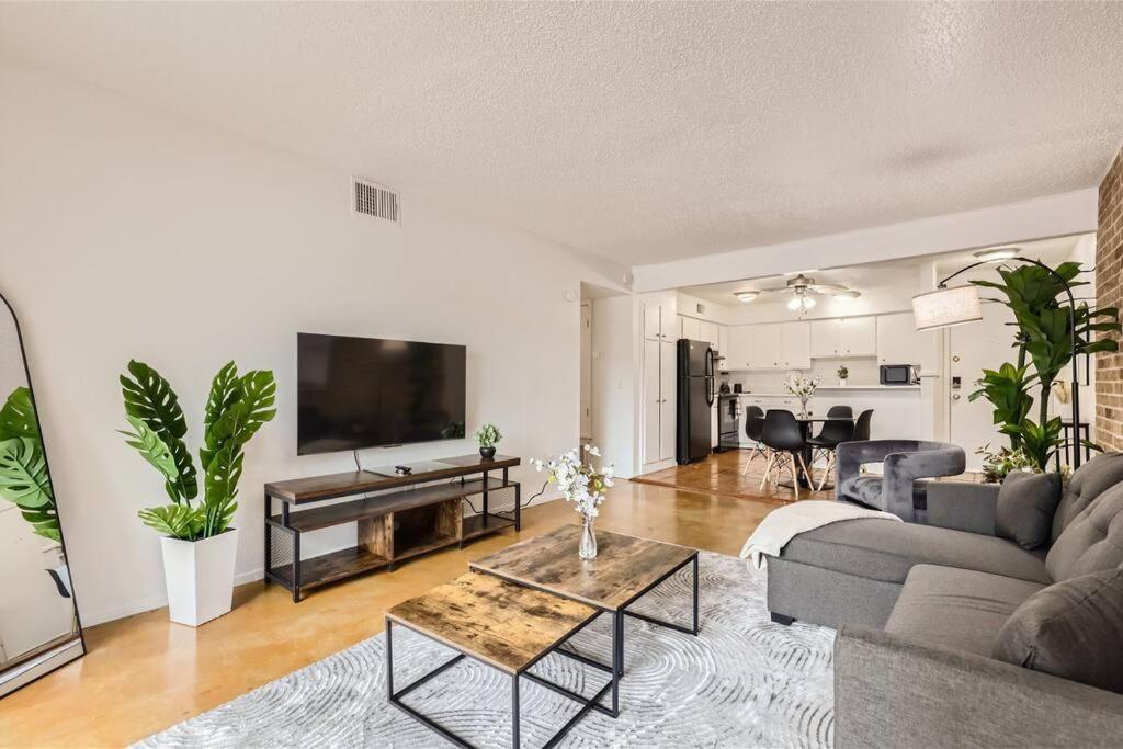 Apartment Your 2b Getaway - Walk Dtwn - Sleeps 6 - Pool And Prkg Austin