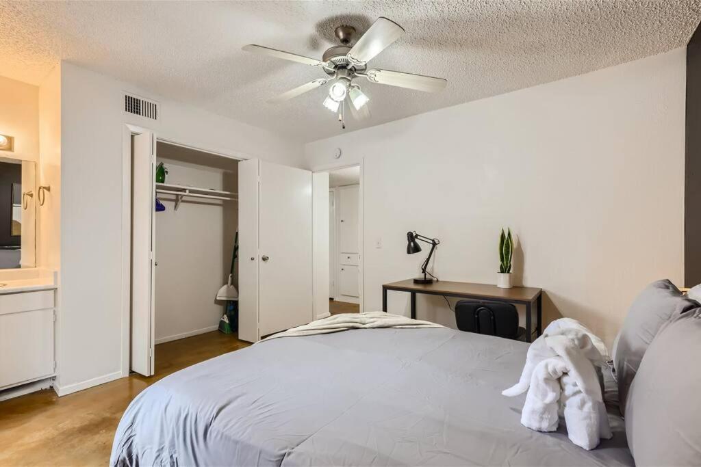 Your 2b Getaway - Walk Dtwn - Sleeps 6 - Pool And Prkg Austin