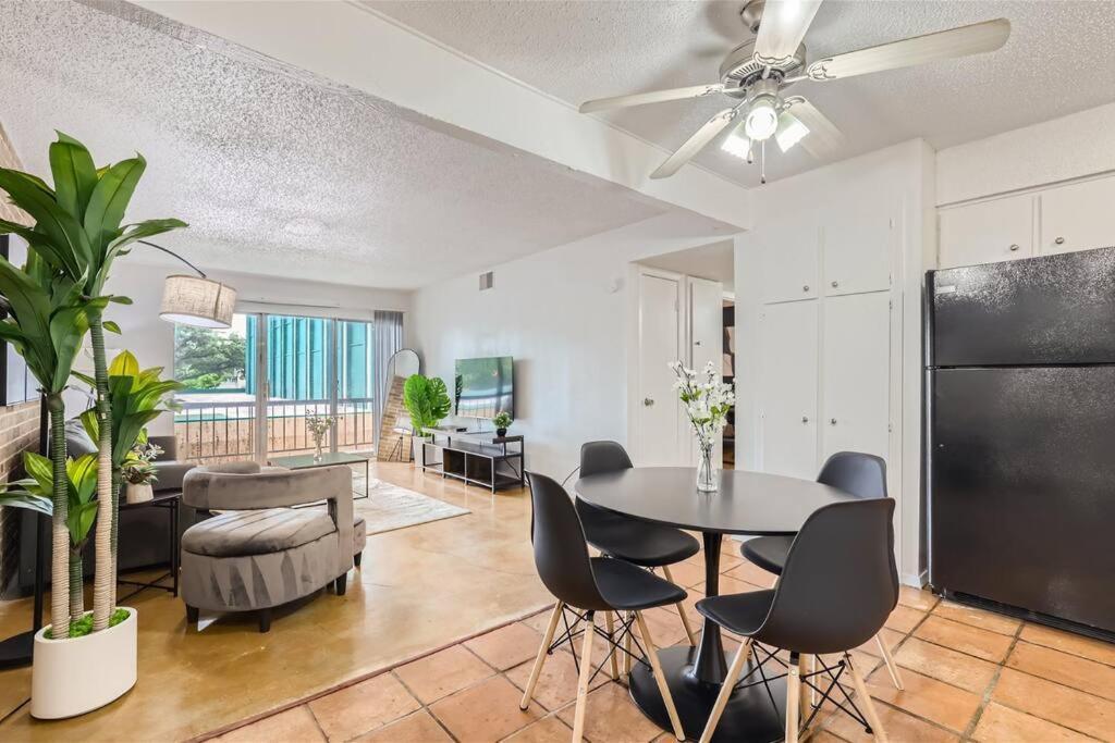 Your 2b Getaway - Walk Dtwn - Sleeps 6 - Pool And Prkg * Austin
