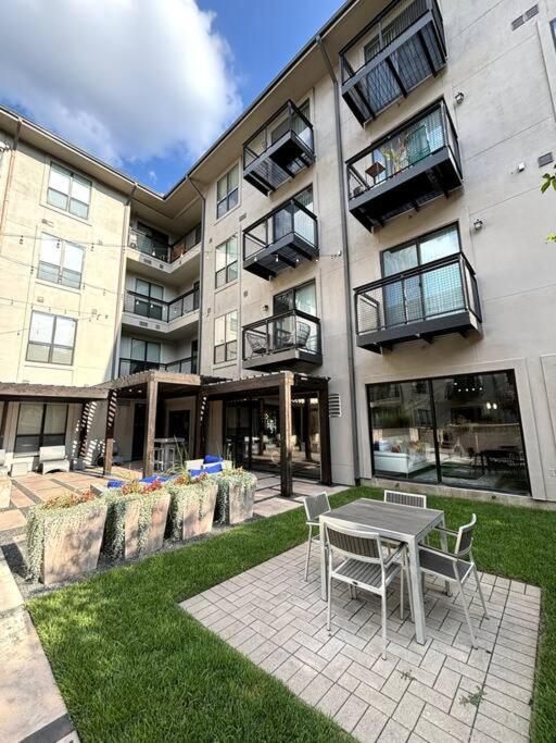 Domain Luxe Apartment