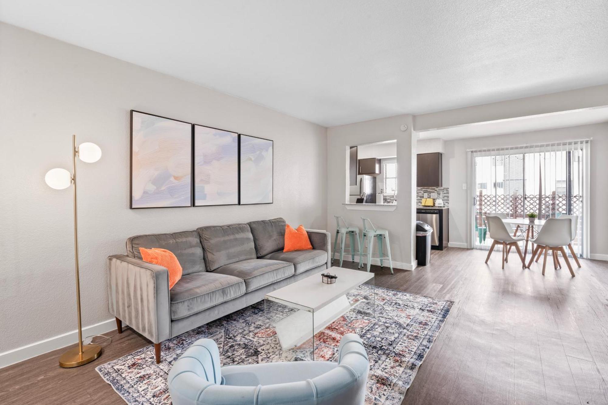 Apartment Economy King Bed W Pool, Next To Downtown Austin