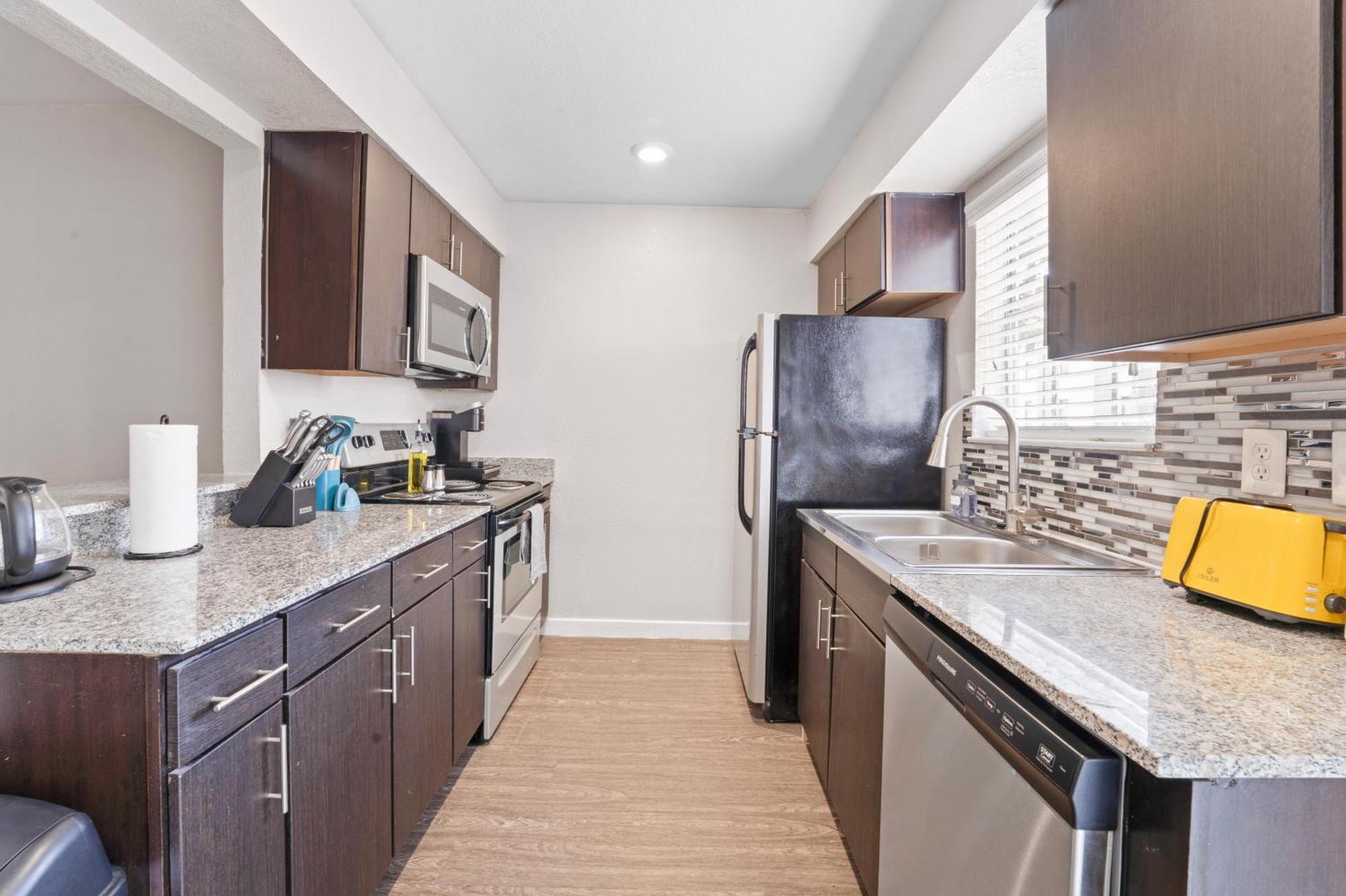 Apartment Economy King Bed W Pool, Next To Downtown Austin