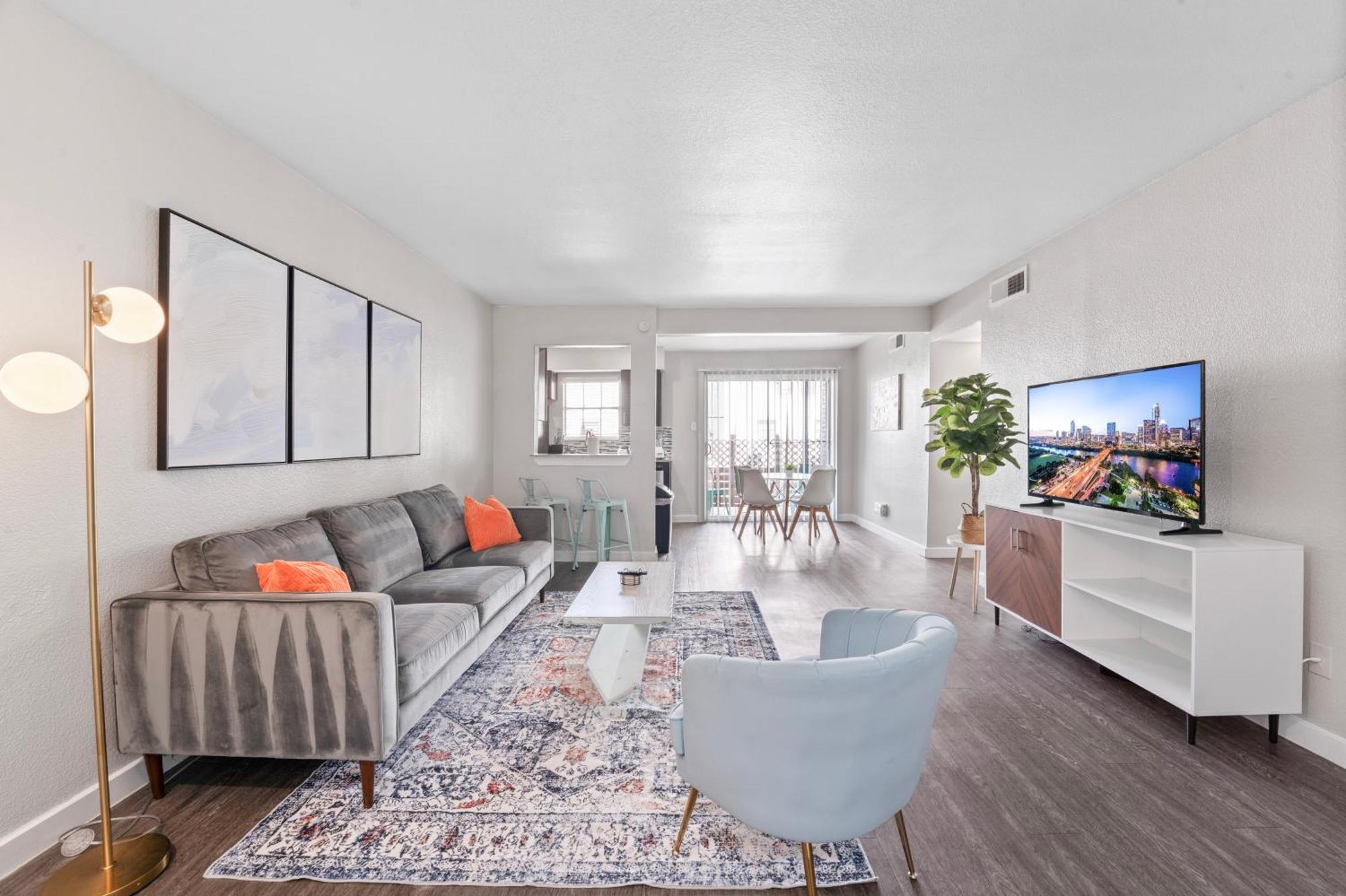 Economy King Bed W Pool, Next To Downtown * Austin
