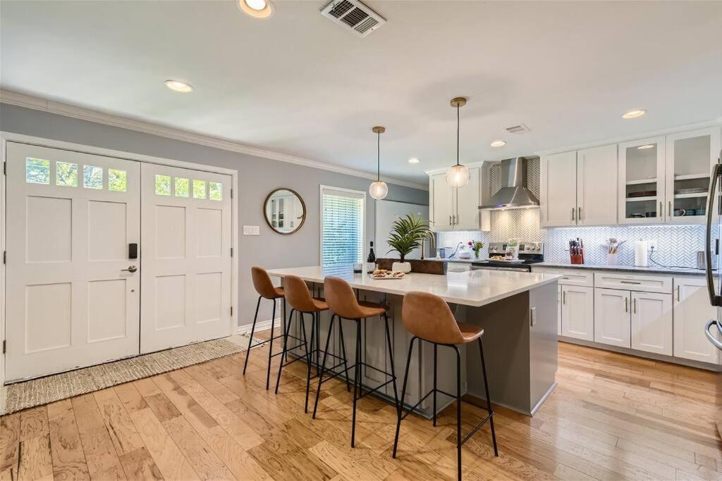 Charming 3 Bedroom With Easy Access To Dt Domain And Arboretum Austin