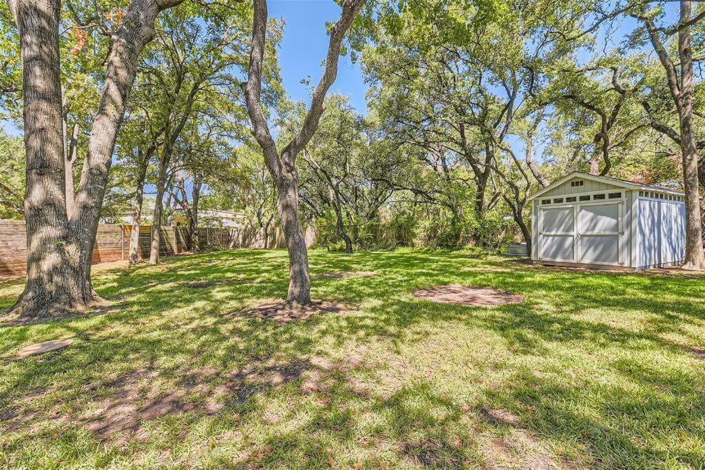 Charming 3 Bedroom With Easy Access To Dt Domain And Arboretum Holiday home Austin