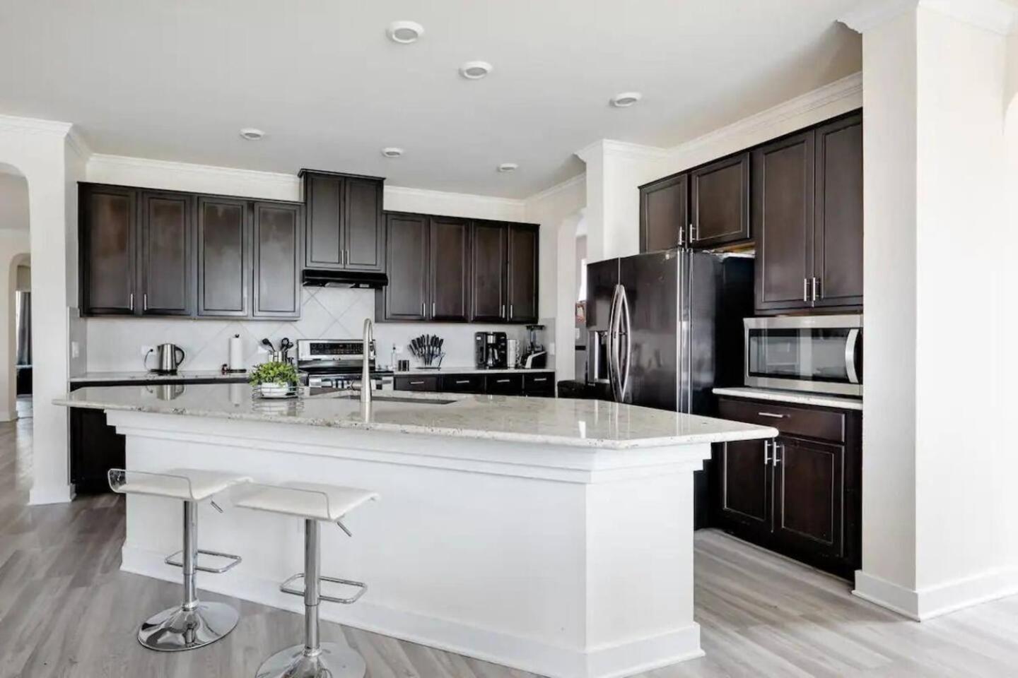 Luxury Near Mckinney Falls & Airport #3 *