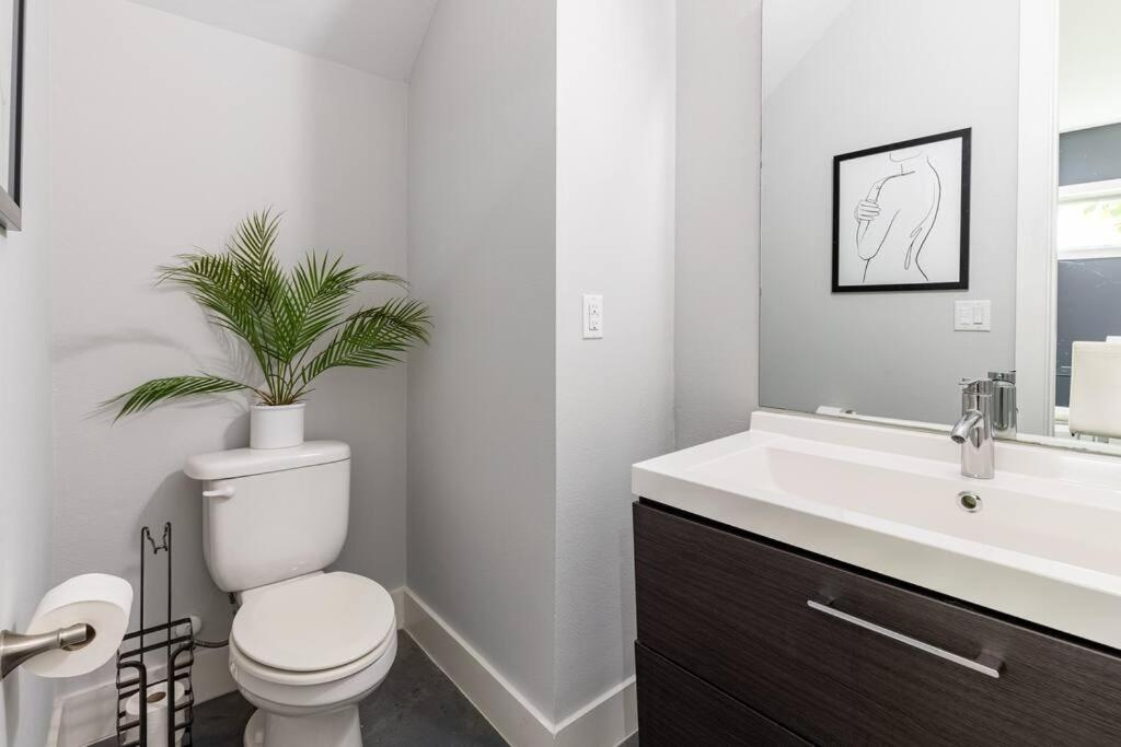 Downtown Mini Mansion - Walk To Rainey Holiday home *