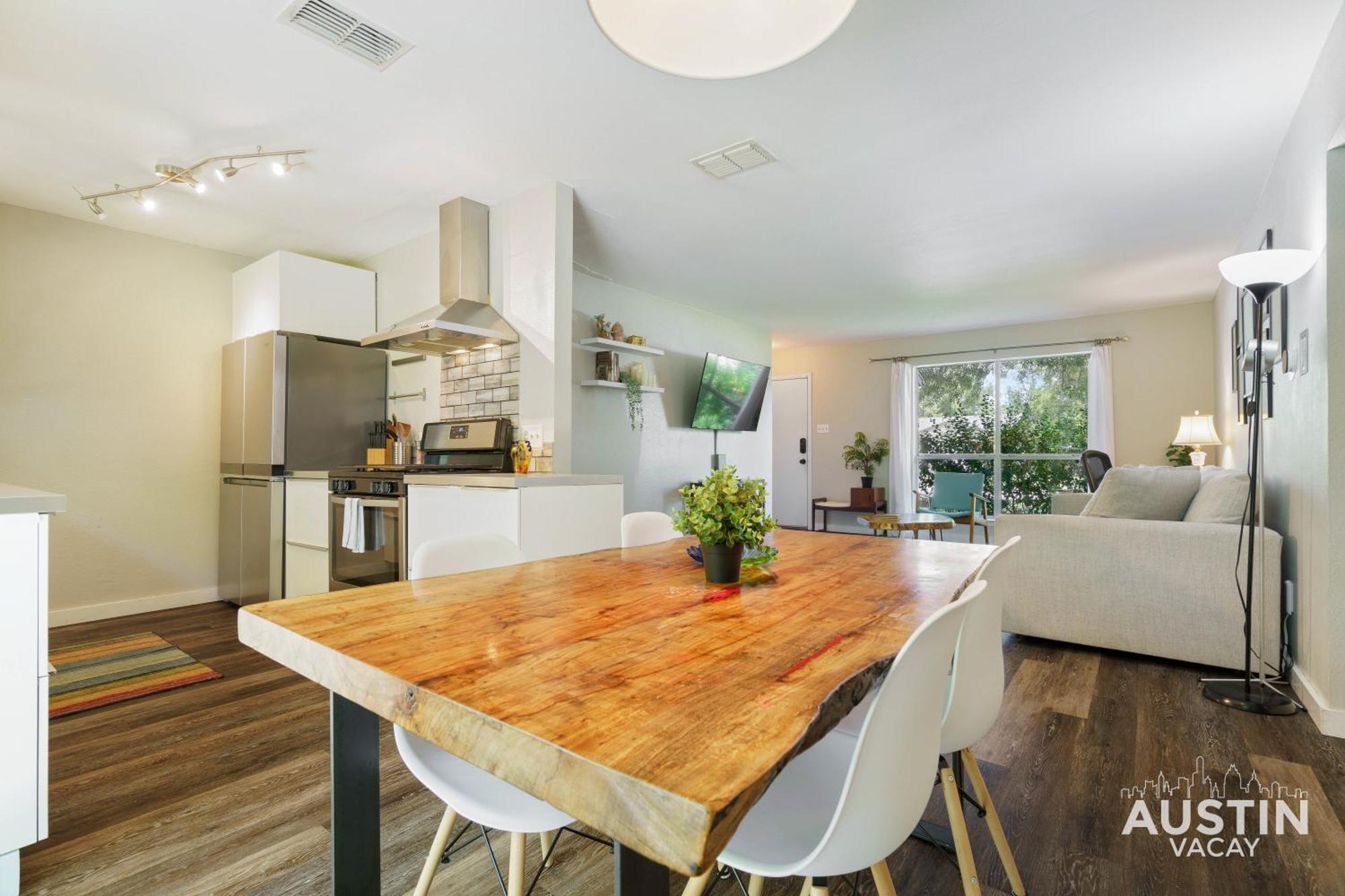 12 Min To Airport Spacious Backyard And Fire Pit * Austin
