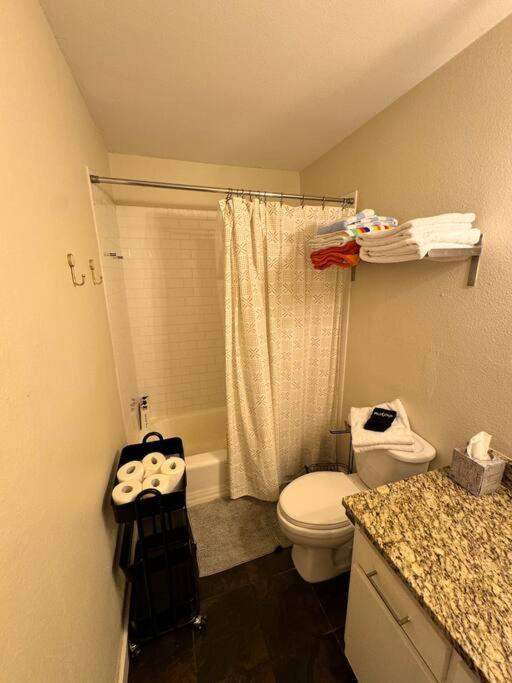 2 Bed With Pool And Creek Views Near Congress Ave Austin